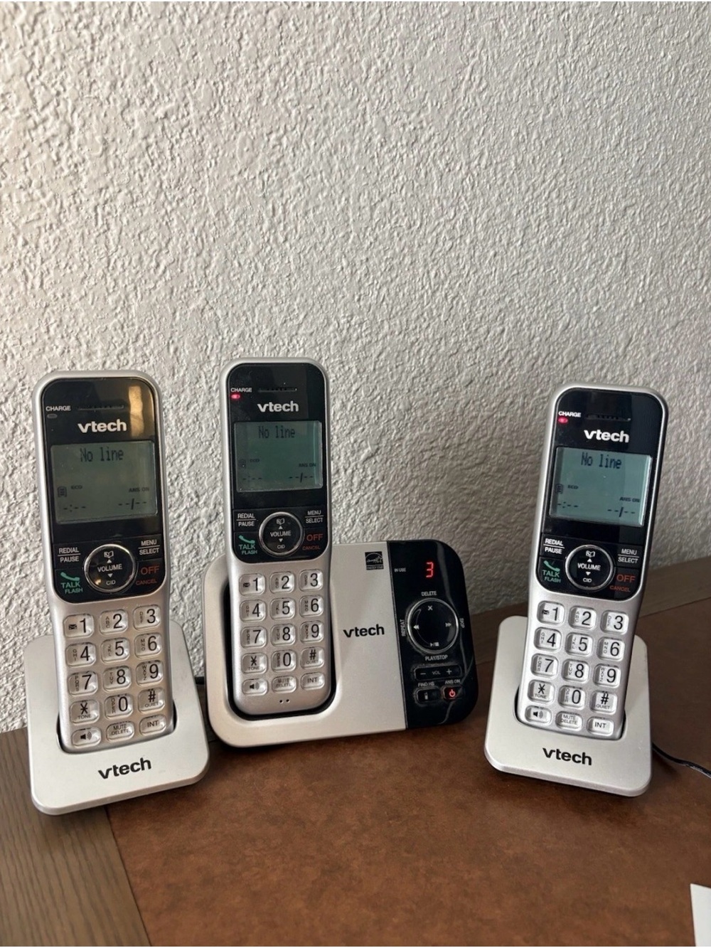 VTech CS5329-3 Cordless Phone Lot - 3 Handsets, Base & Answering System